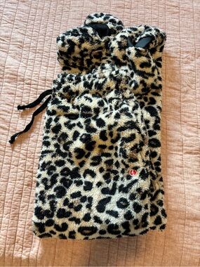 Feejays Leopard Print Fleece Footed Pajama Lounge Pants Large